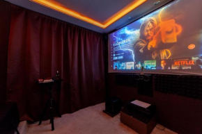 2BED Garden house w/Hot Tub, Sauna & Cinema room
